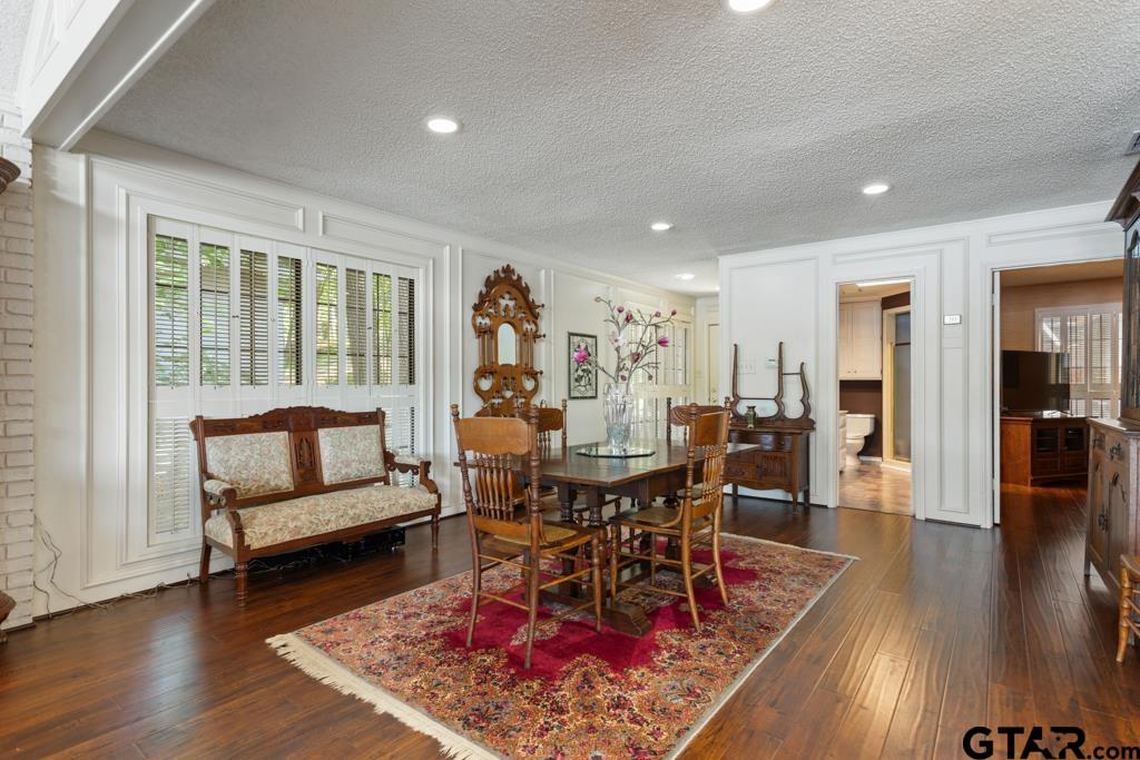 1639 Tanglewood Dr E.