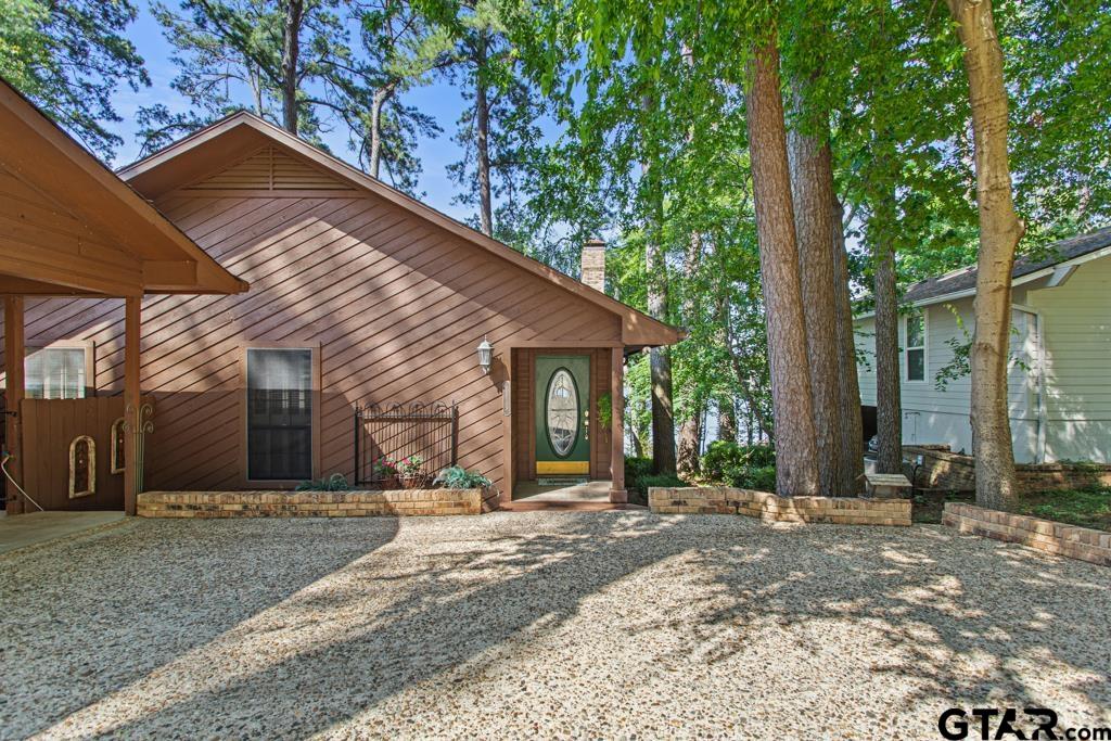 1639 Tanglewood Dr E.