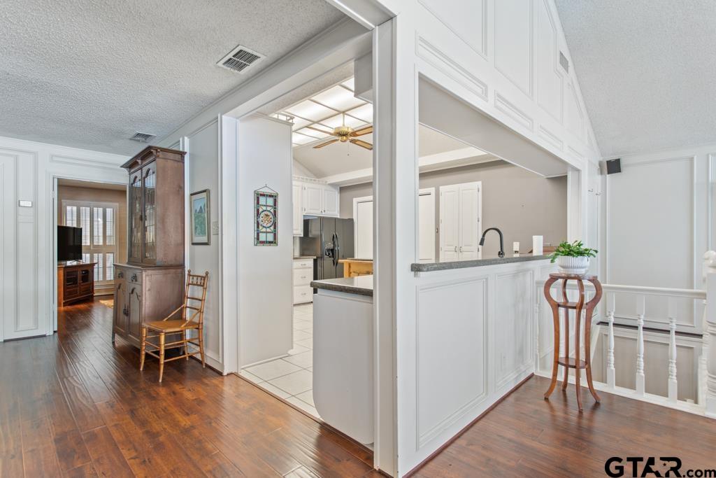 1639 Tanglewood Dr E.