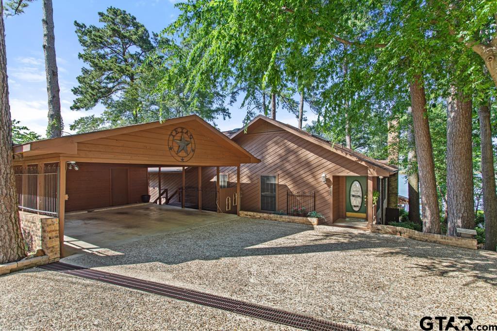 1639 Tanglewood Dr E.