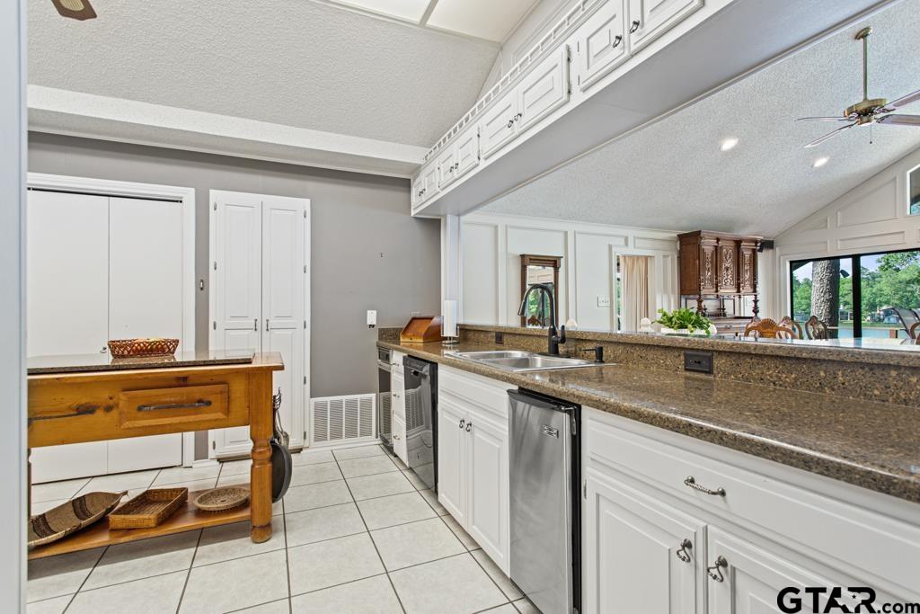 1639 Tanglewood Dr E.