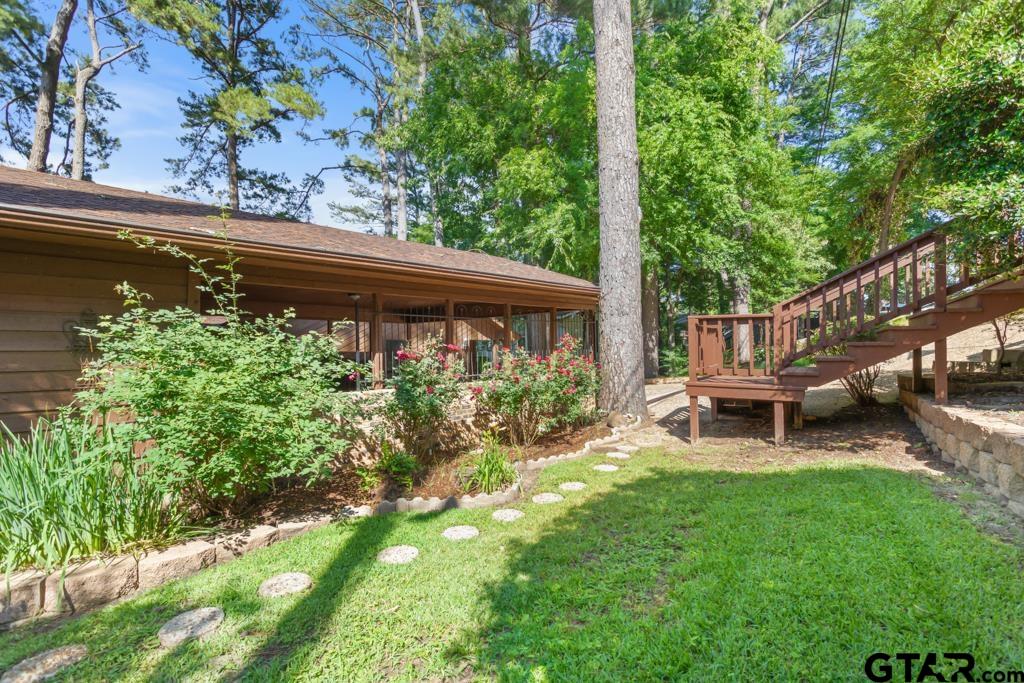 1639 Tanglewood Dr E.