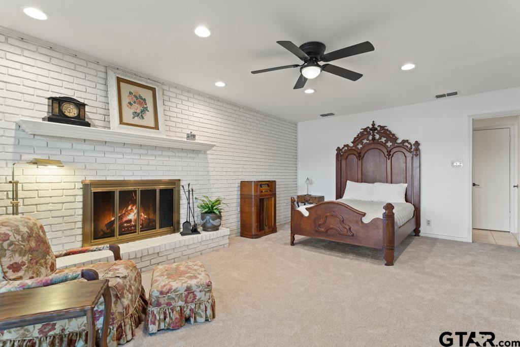 1639 Tanglewood Dr E.