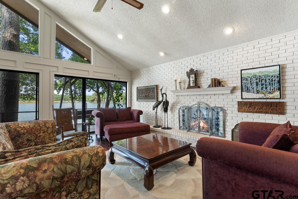 1639 Tanglewood Dr E.