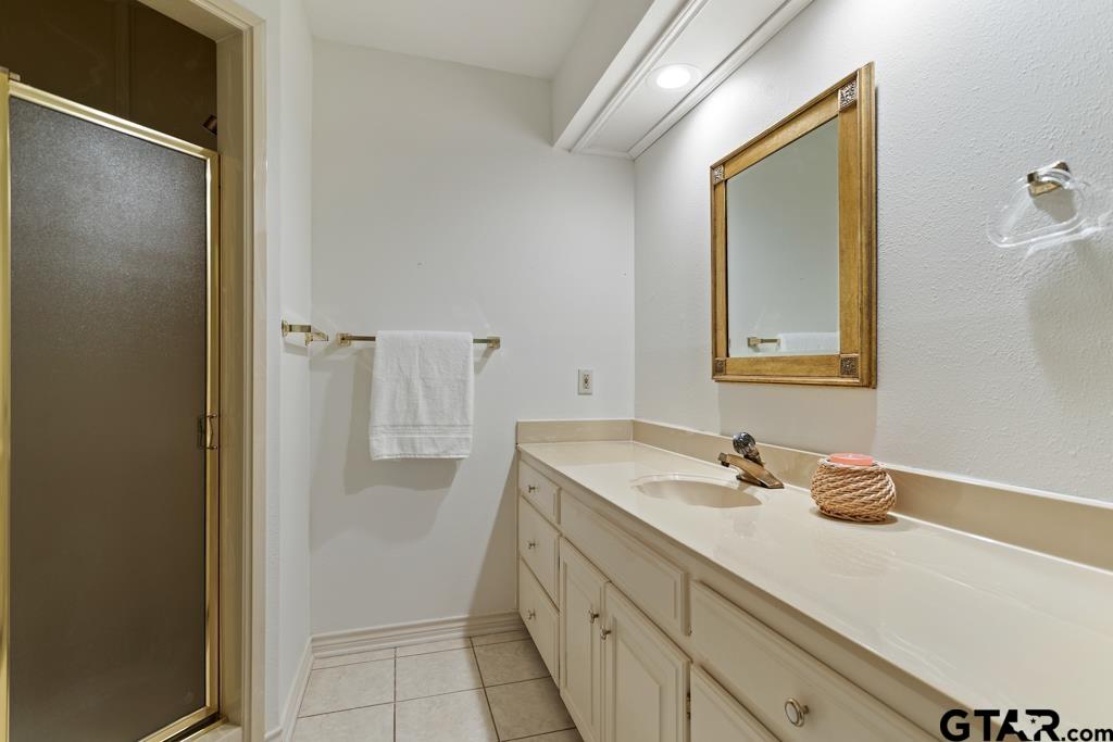 1639 Tanglewood Dr E.