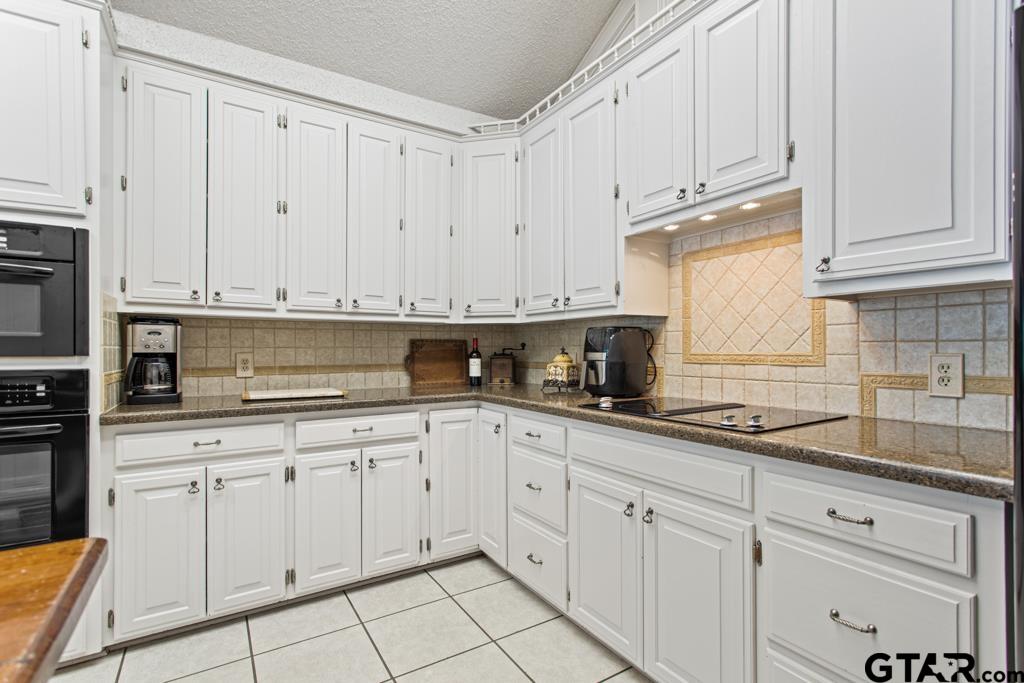 1639 Tanglewood Dr E.