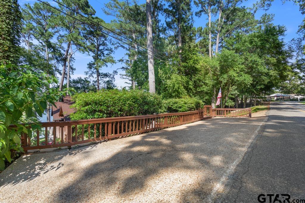 1639 Tanglewood Dr E.