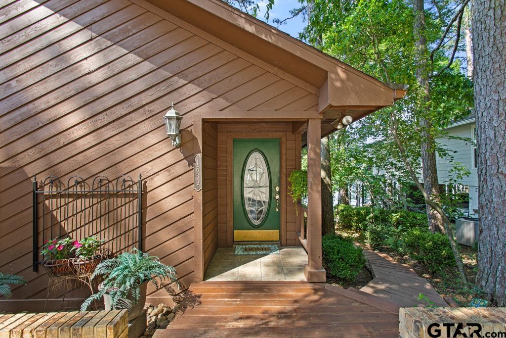 1639 Tanglewood Dr E.