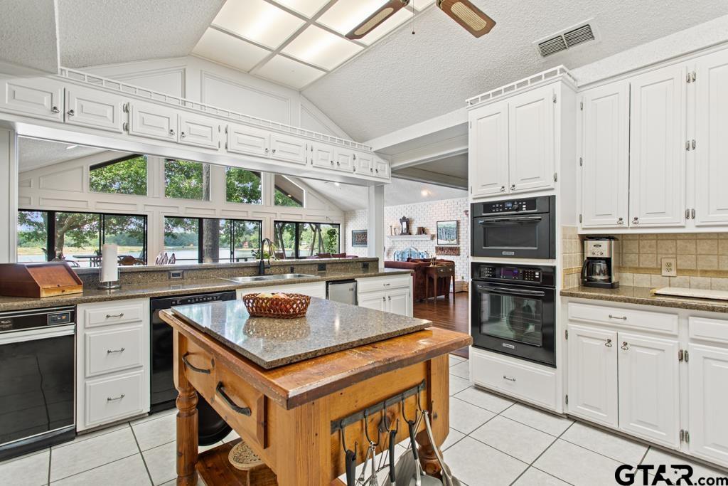 1639 Tanglewood Dr E.