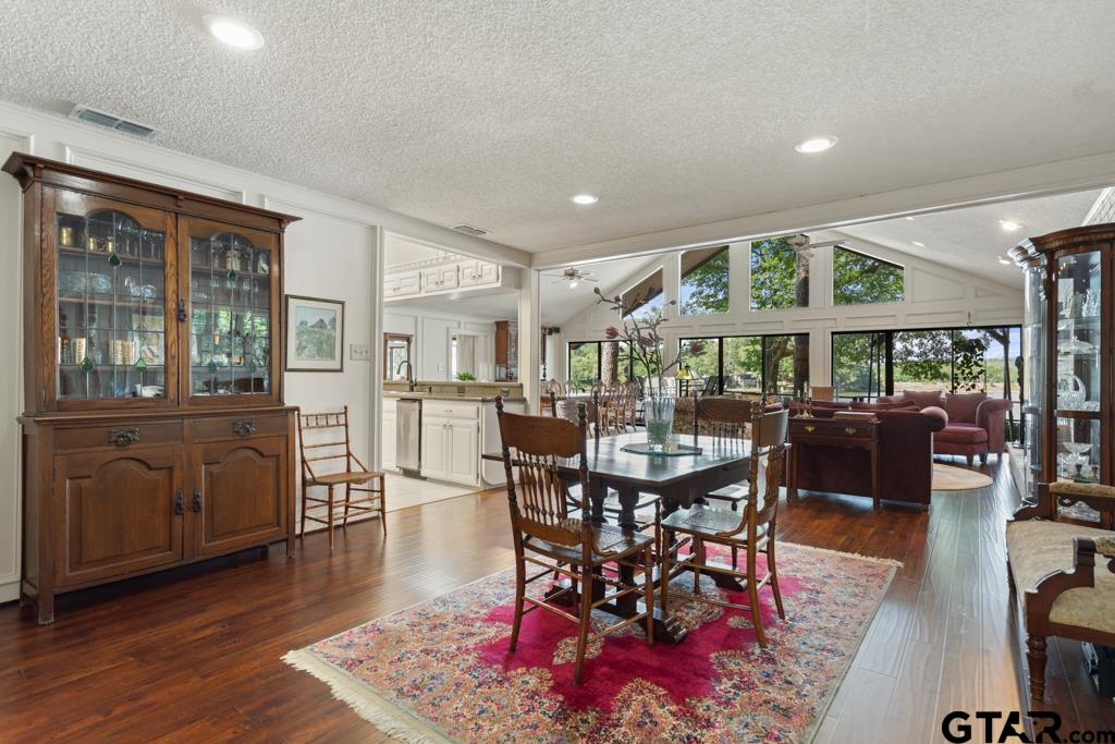 1639 Tanglewood Dr E.