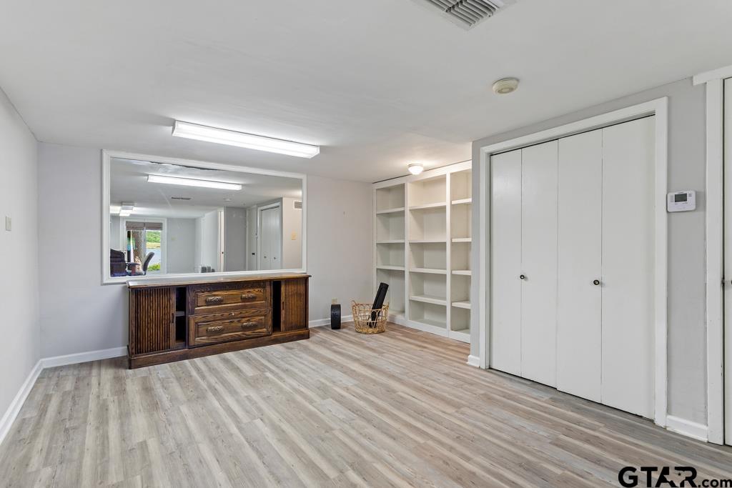 1639 Tanglewood Dr E.