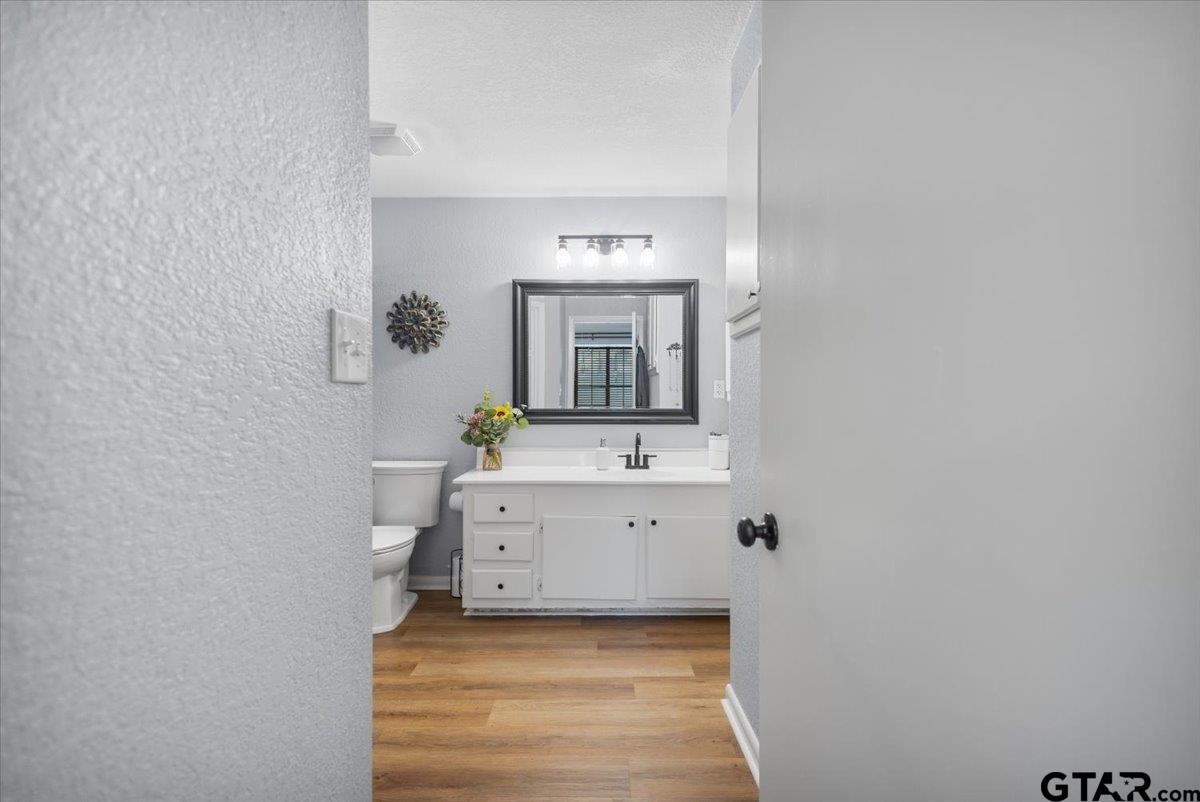 5717 Eaglewood Circle