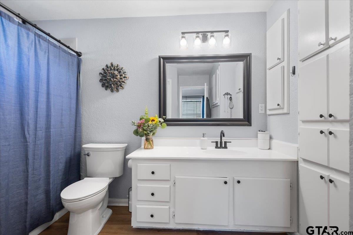 5717 Eaglewood Circle