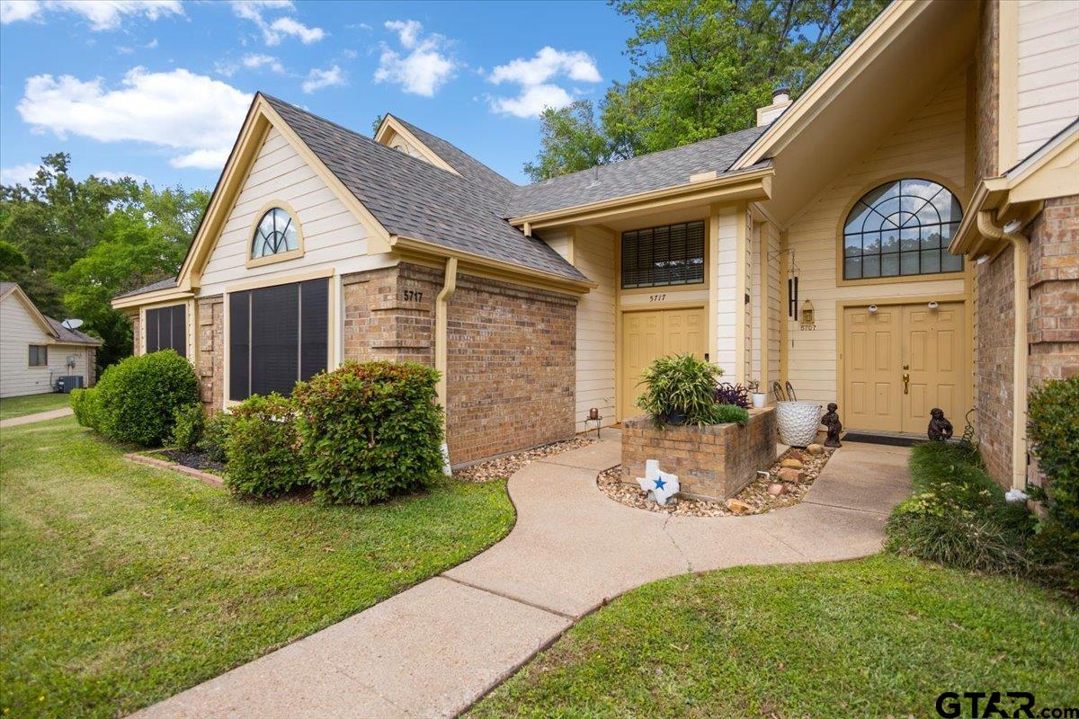 5717 Eaglewood Circle