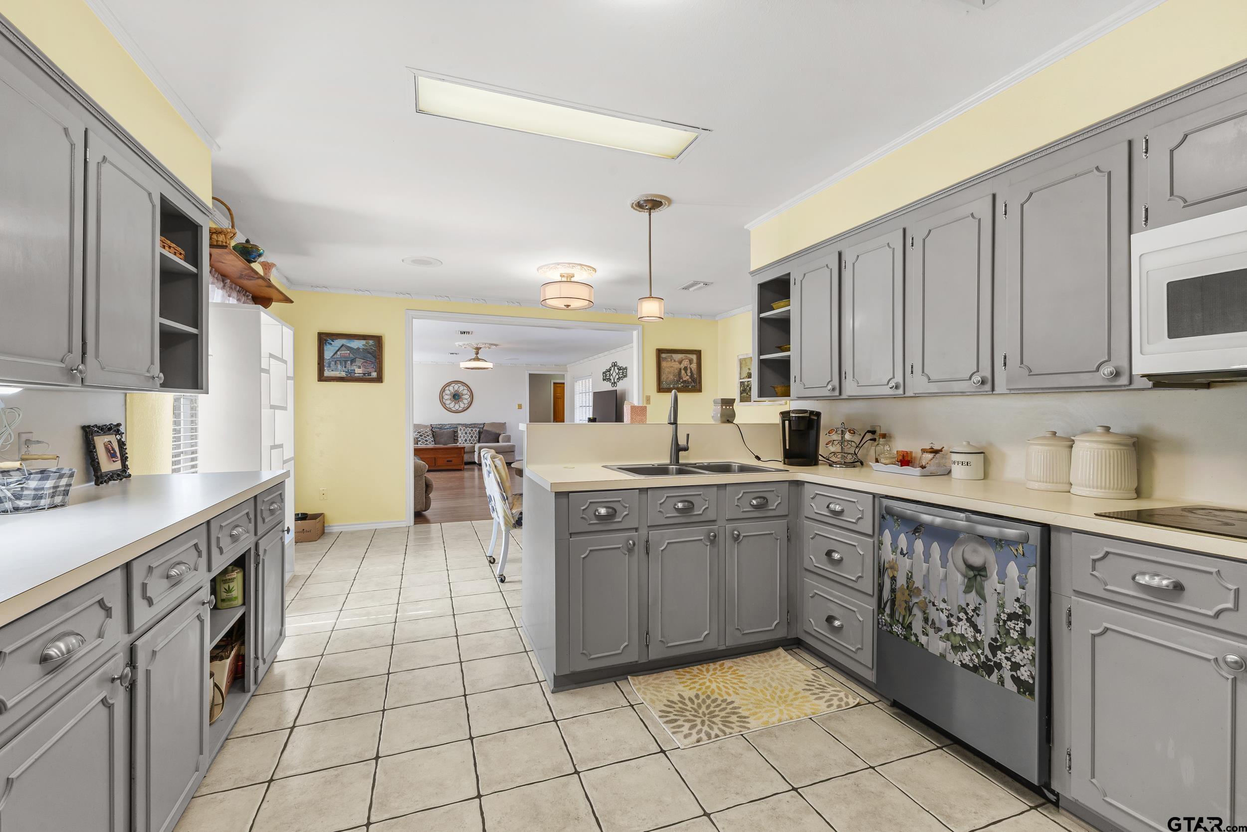 1302 W Sabine St.