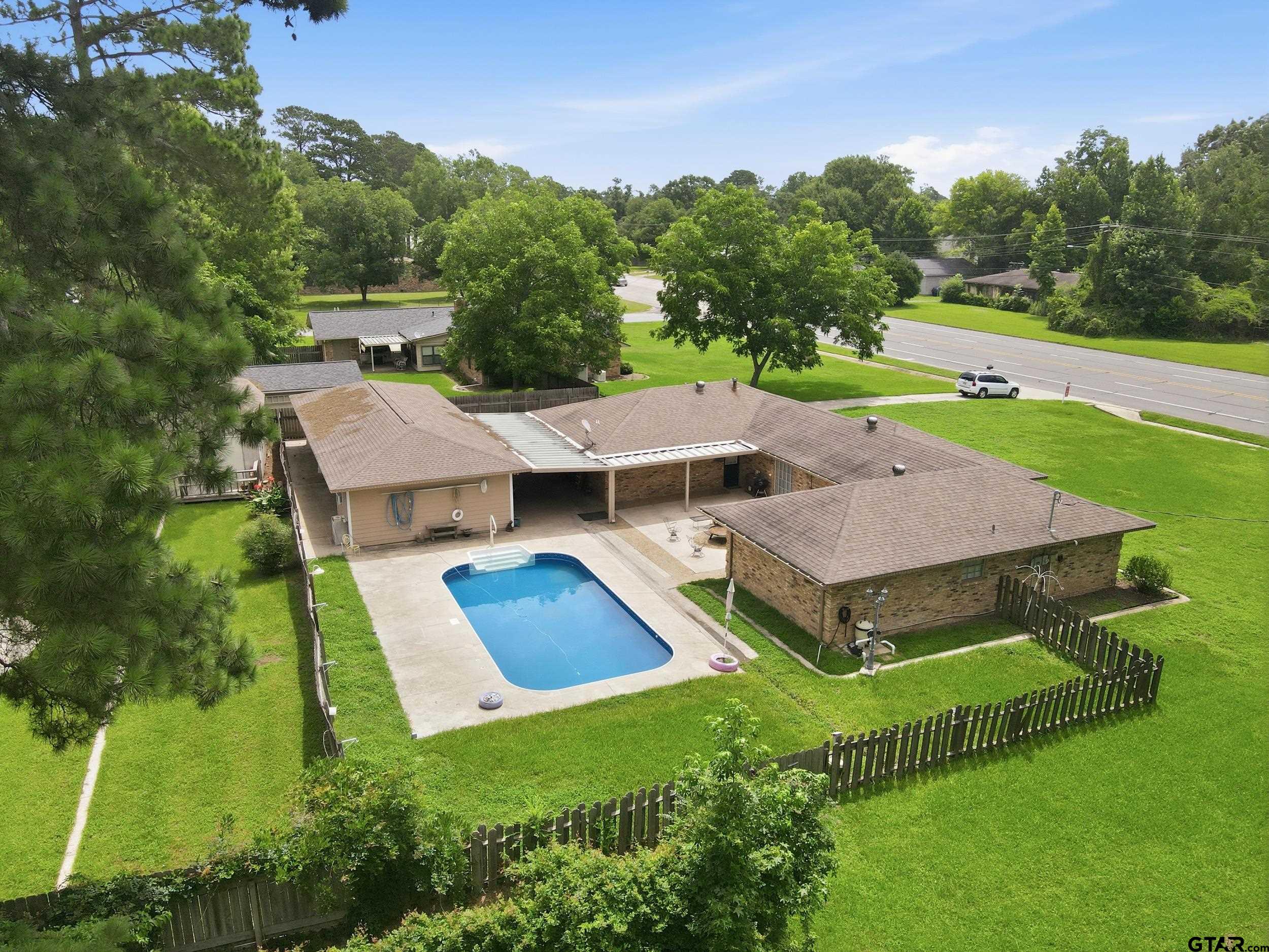 1302 W Sabine St.