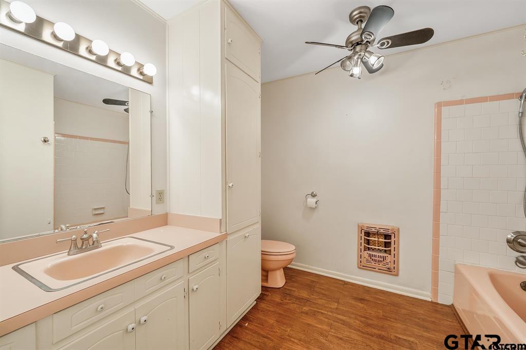 559 ELM ST
