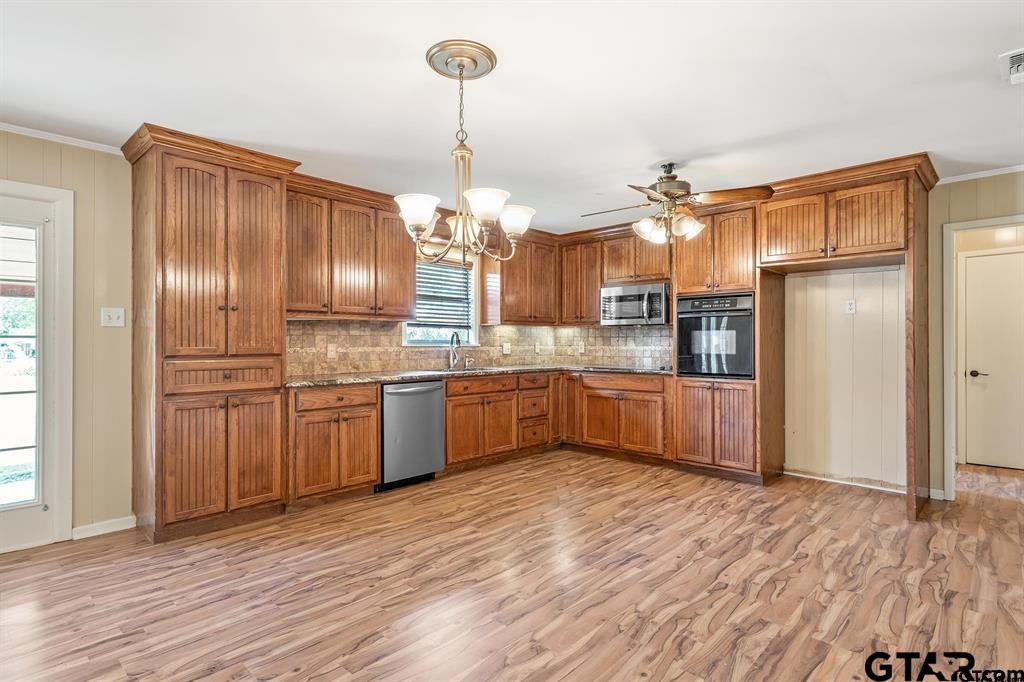 559 ELM ST