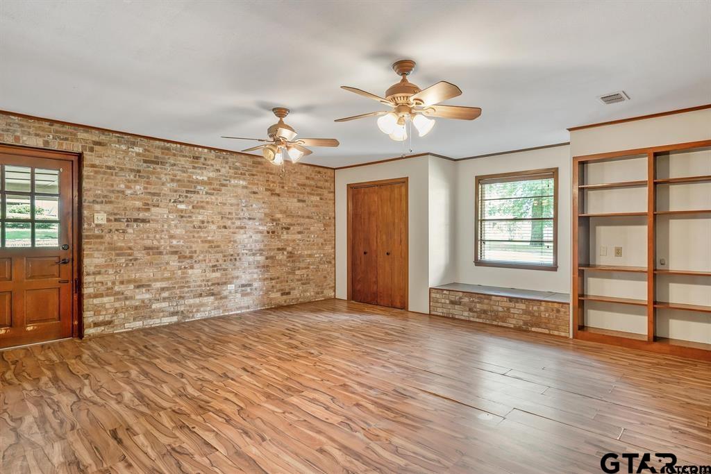 559 ELM ST
