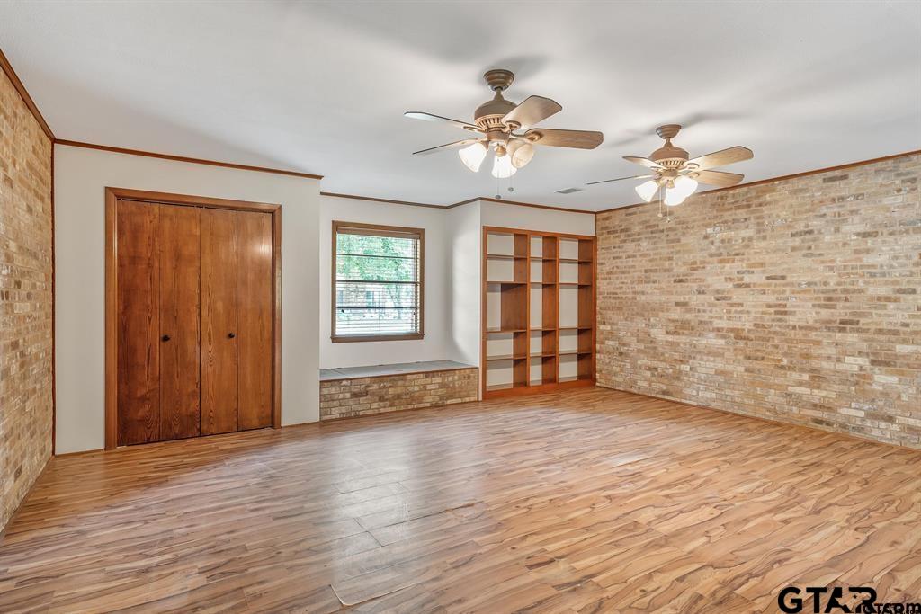 559 ELM ST