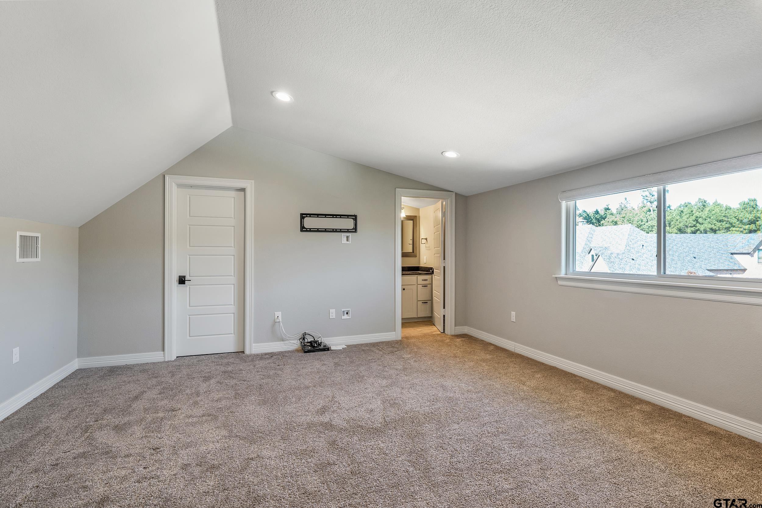 7580 Northlake Drive
