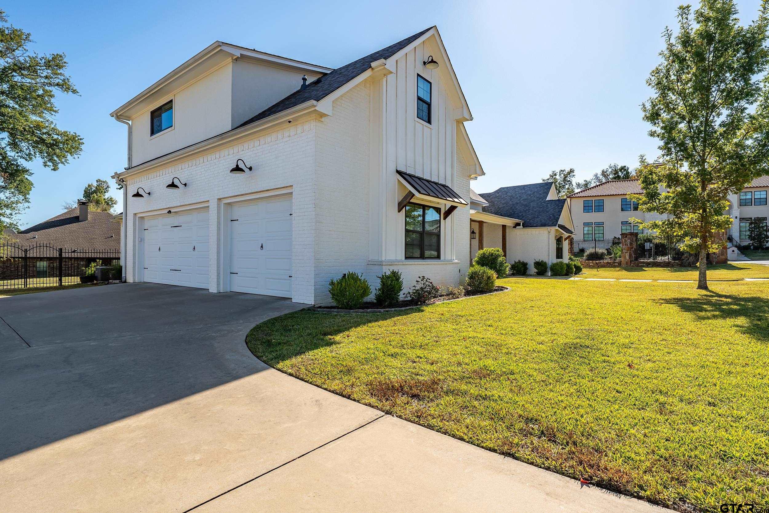7580 Northlake Drive