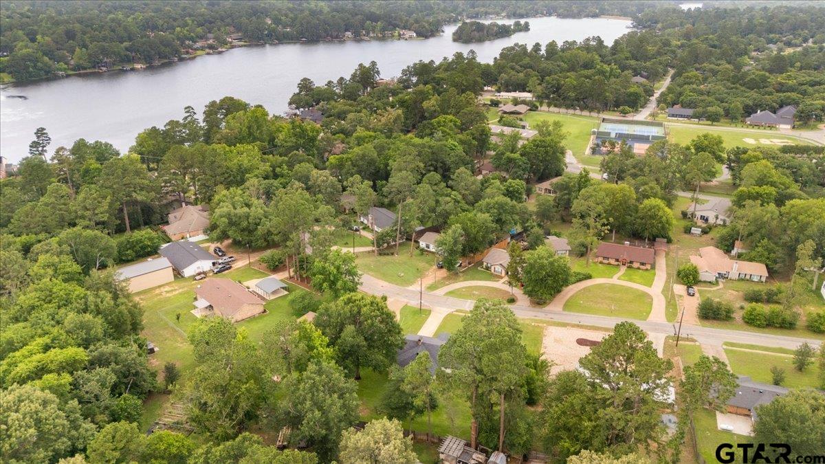 212 Treetop Ln