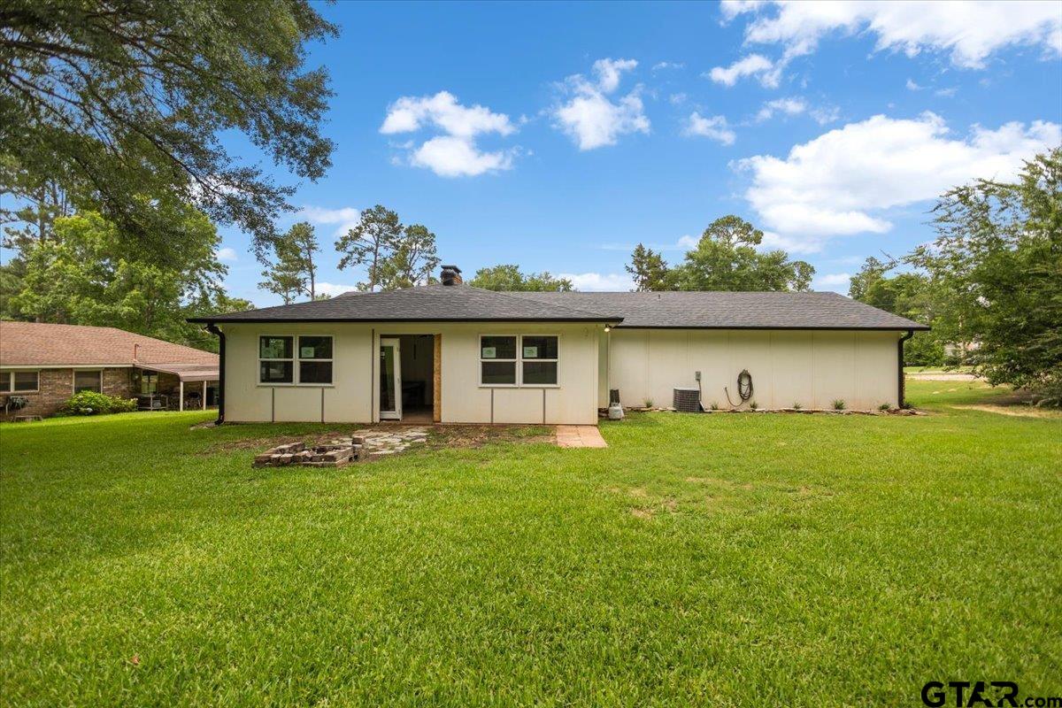 212 Treetop Ln
