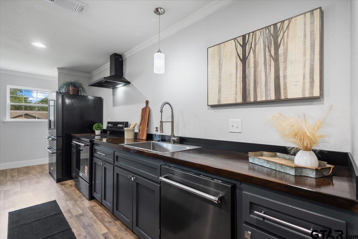 212 Treetop Ln