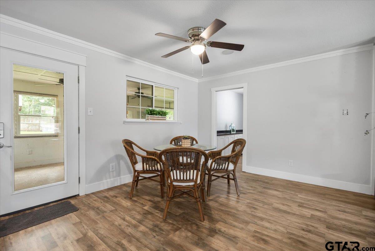 212 Treetop Ln