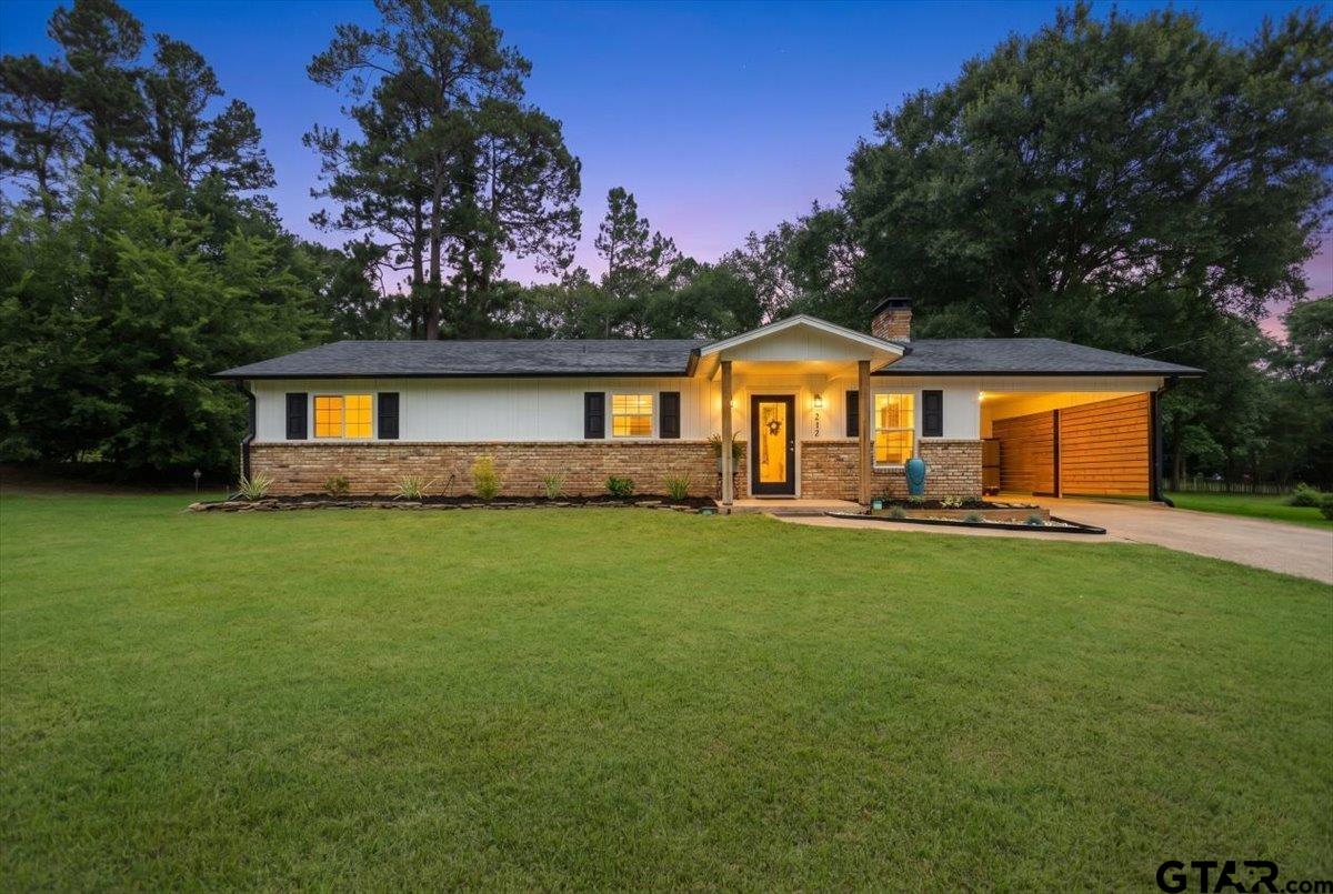 212 Treetop Ln