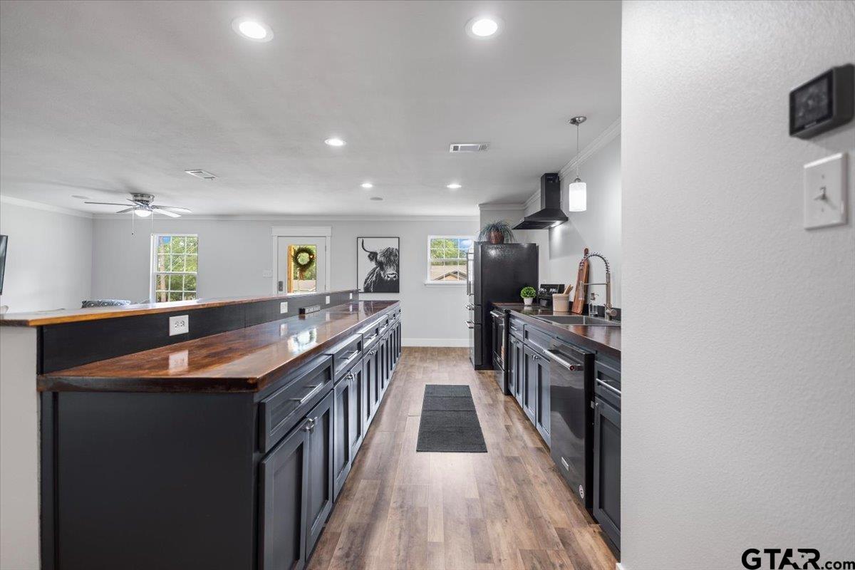 212 Treetop Ln