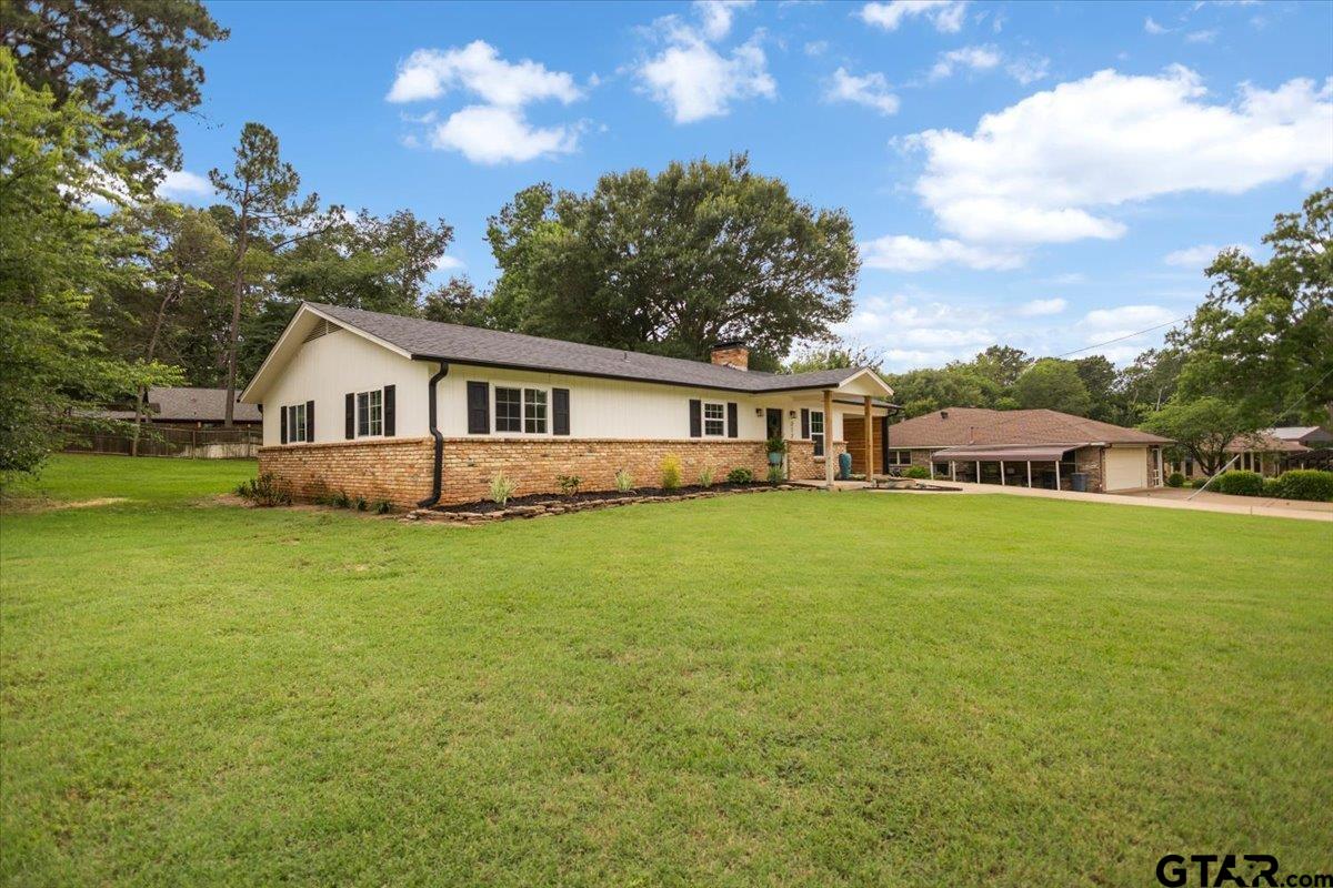 212 Treetop Ln