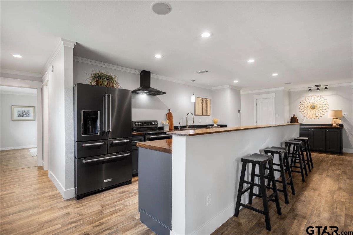 212 Treetop Ln