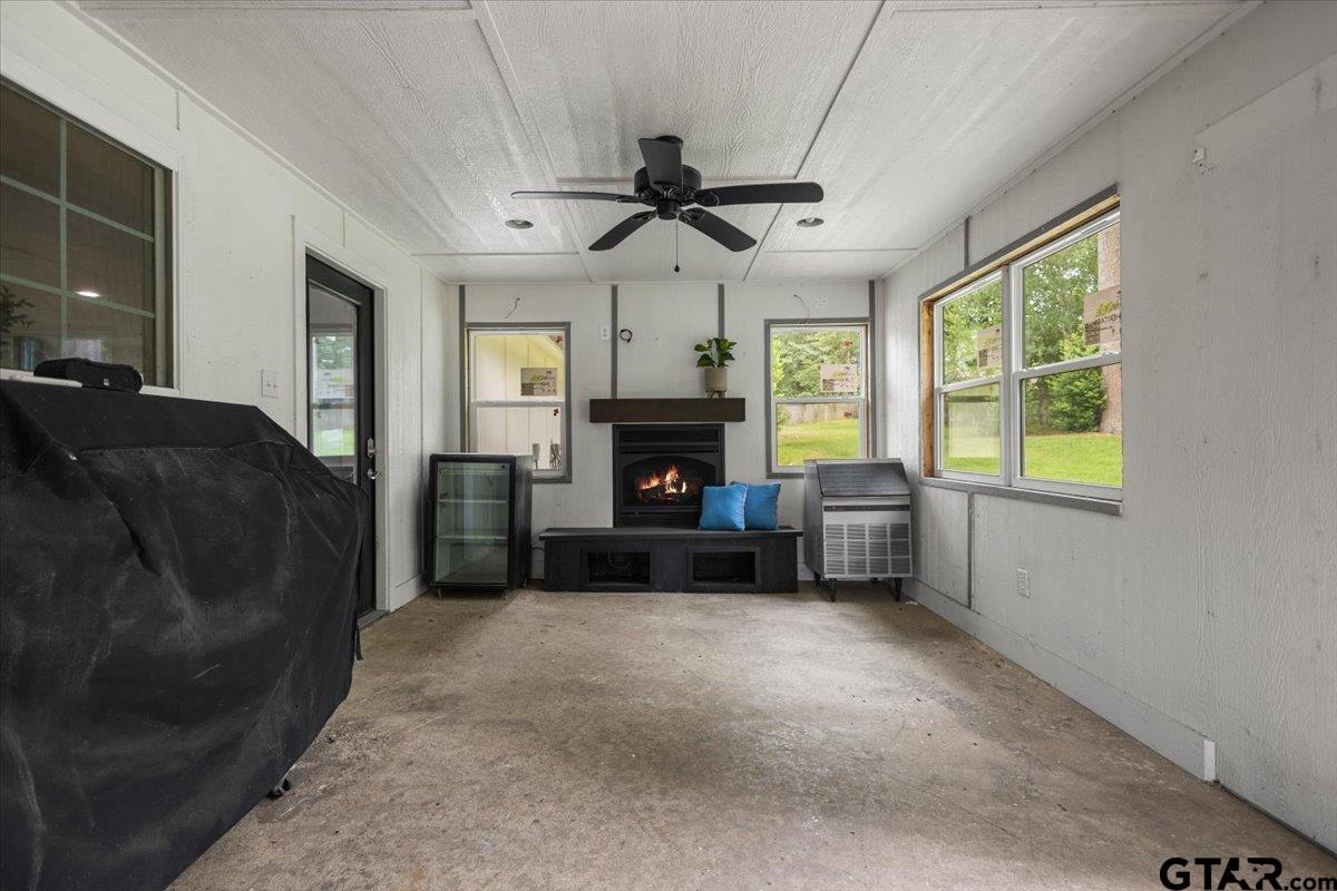 212 Treetop Ln