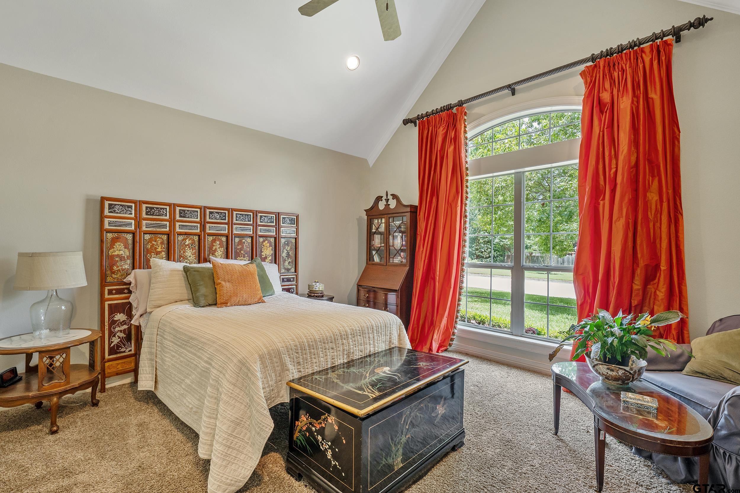 2102 Holly Creek Dr