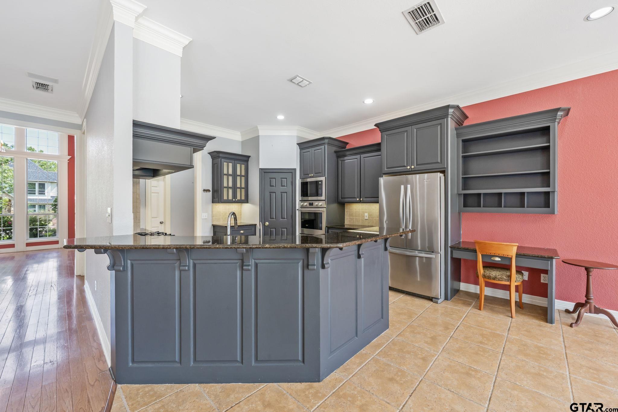 2102 Holly Creek Dr
