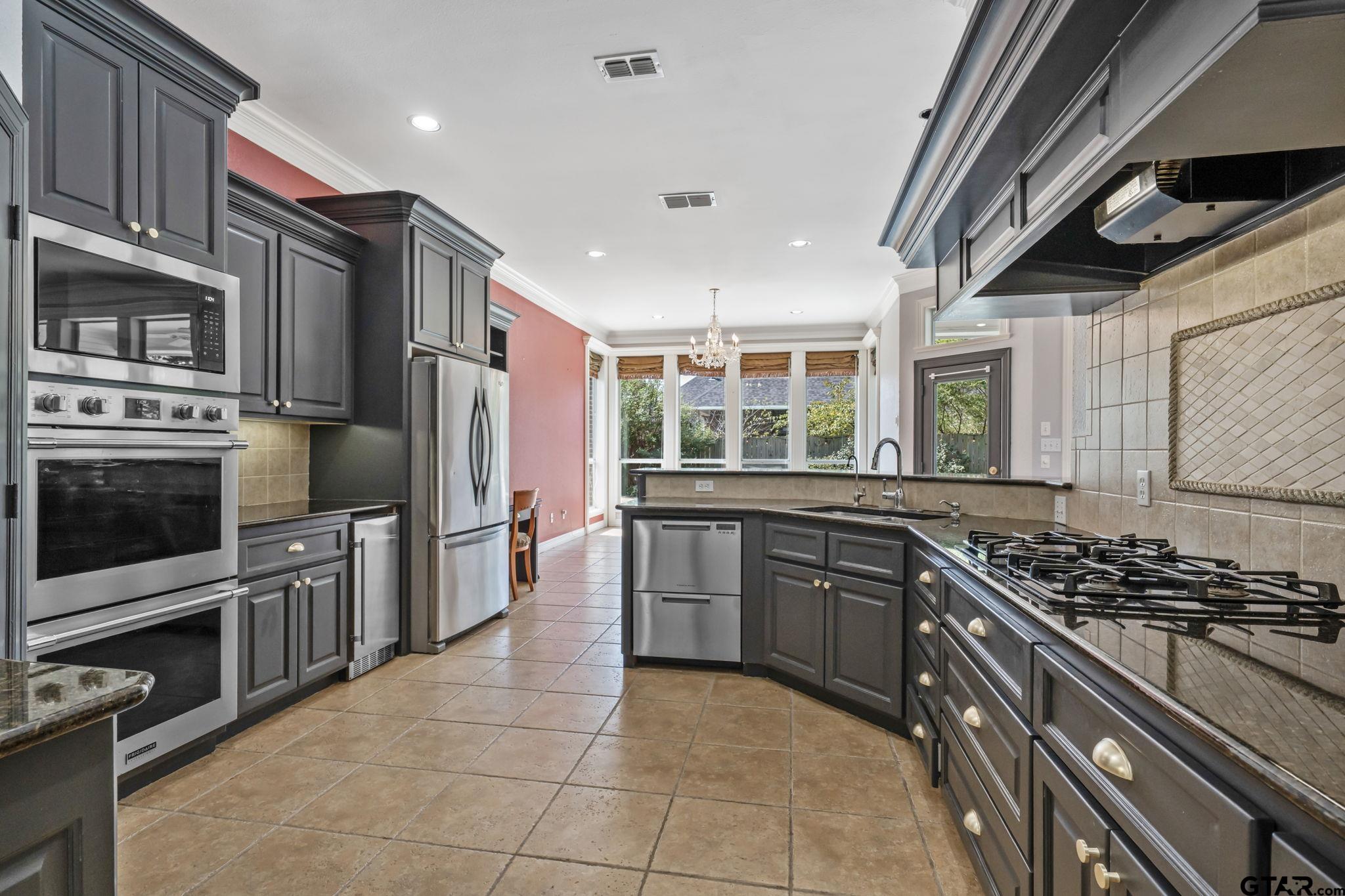 2102 Holly Creek Dr