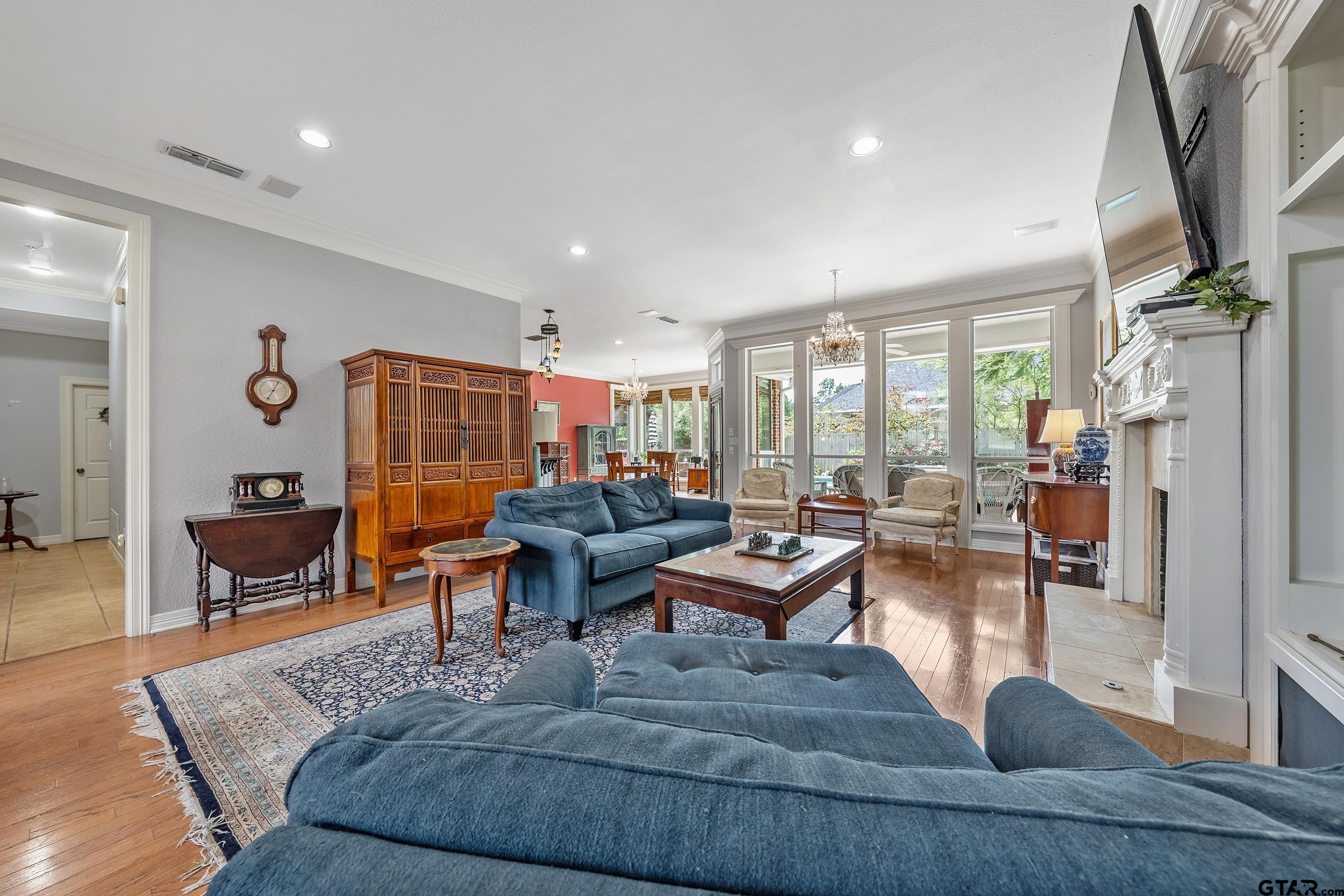 2102 Holly Creek Dr