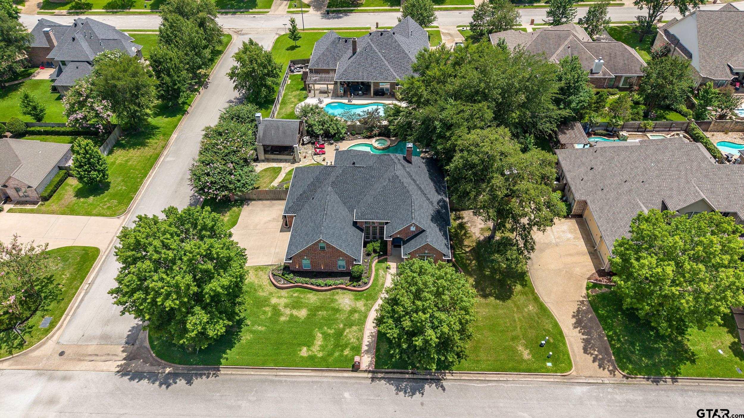 2102 Holly Creek Dr