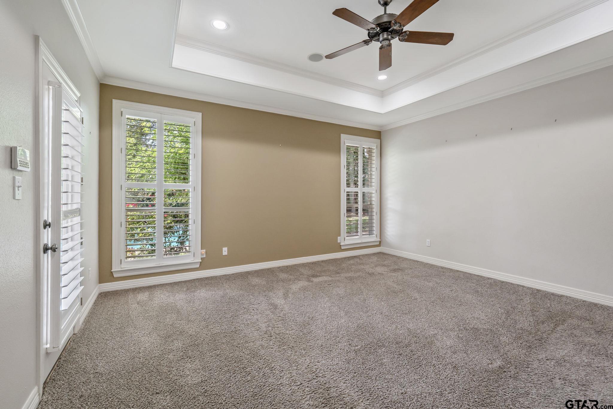 2102 Holly Creek Dr