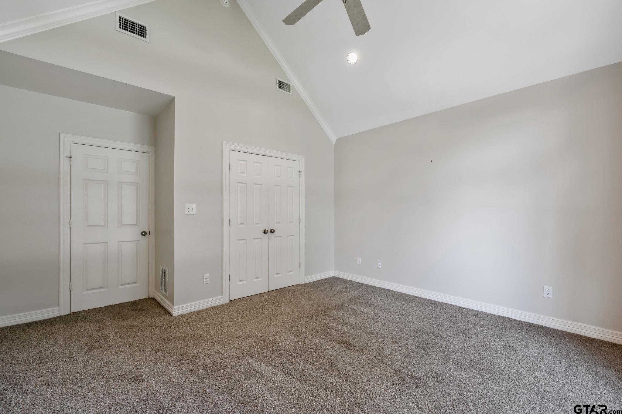 2102 Holly Creek Dr