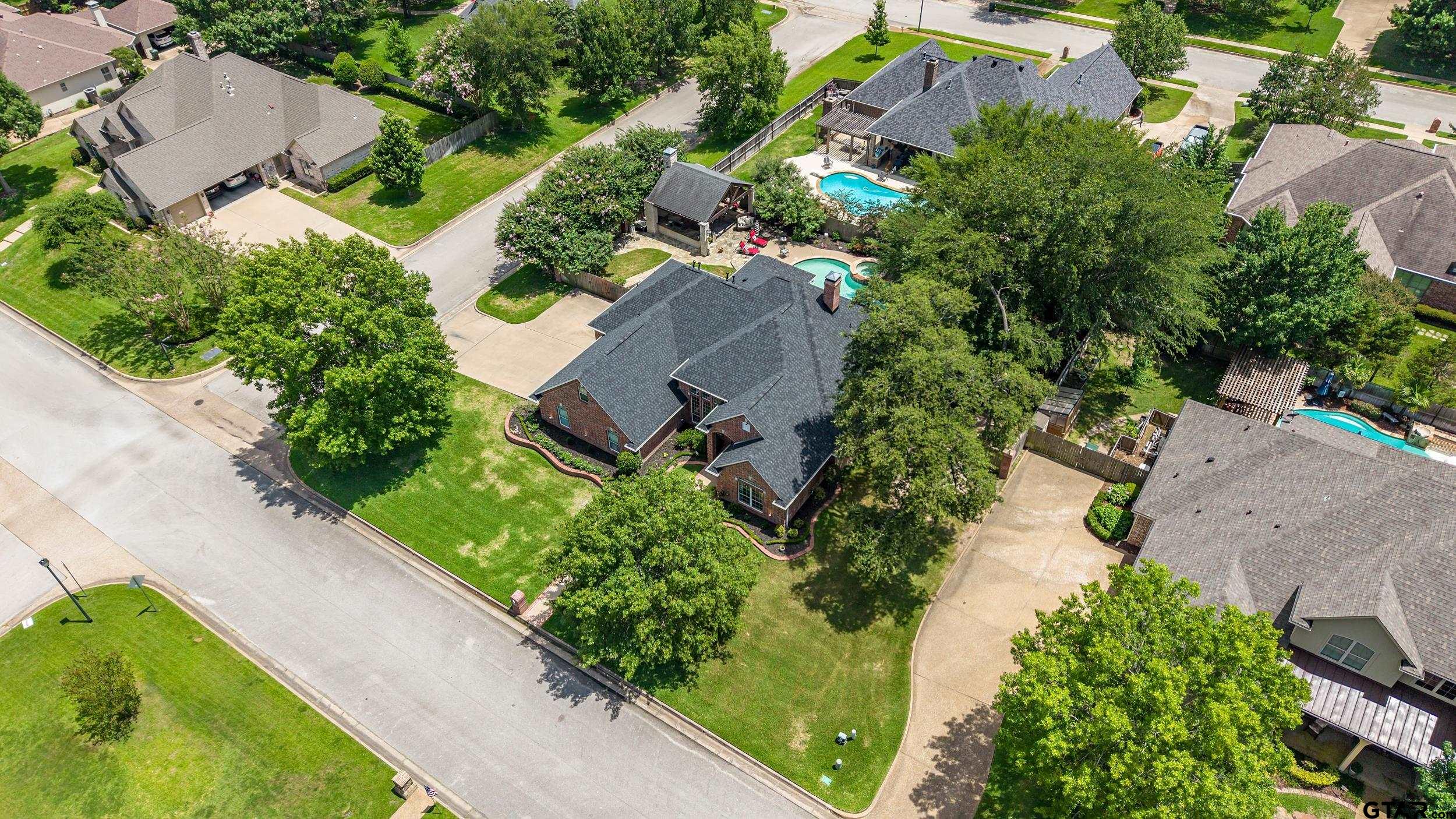 2102 Holly Creek Dr