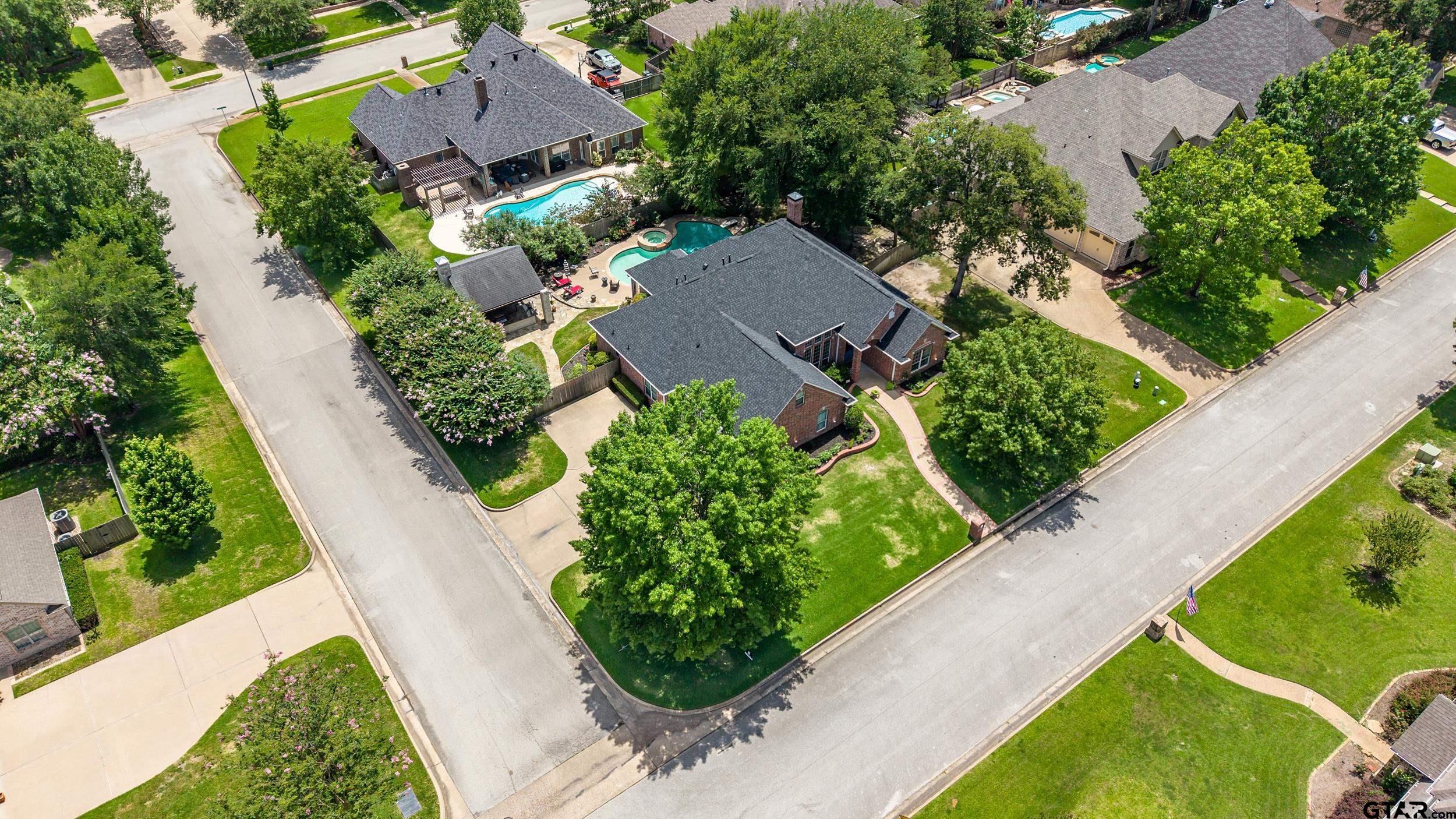 2102 Holly Creek Dr