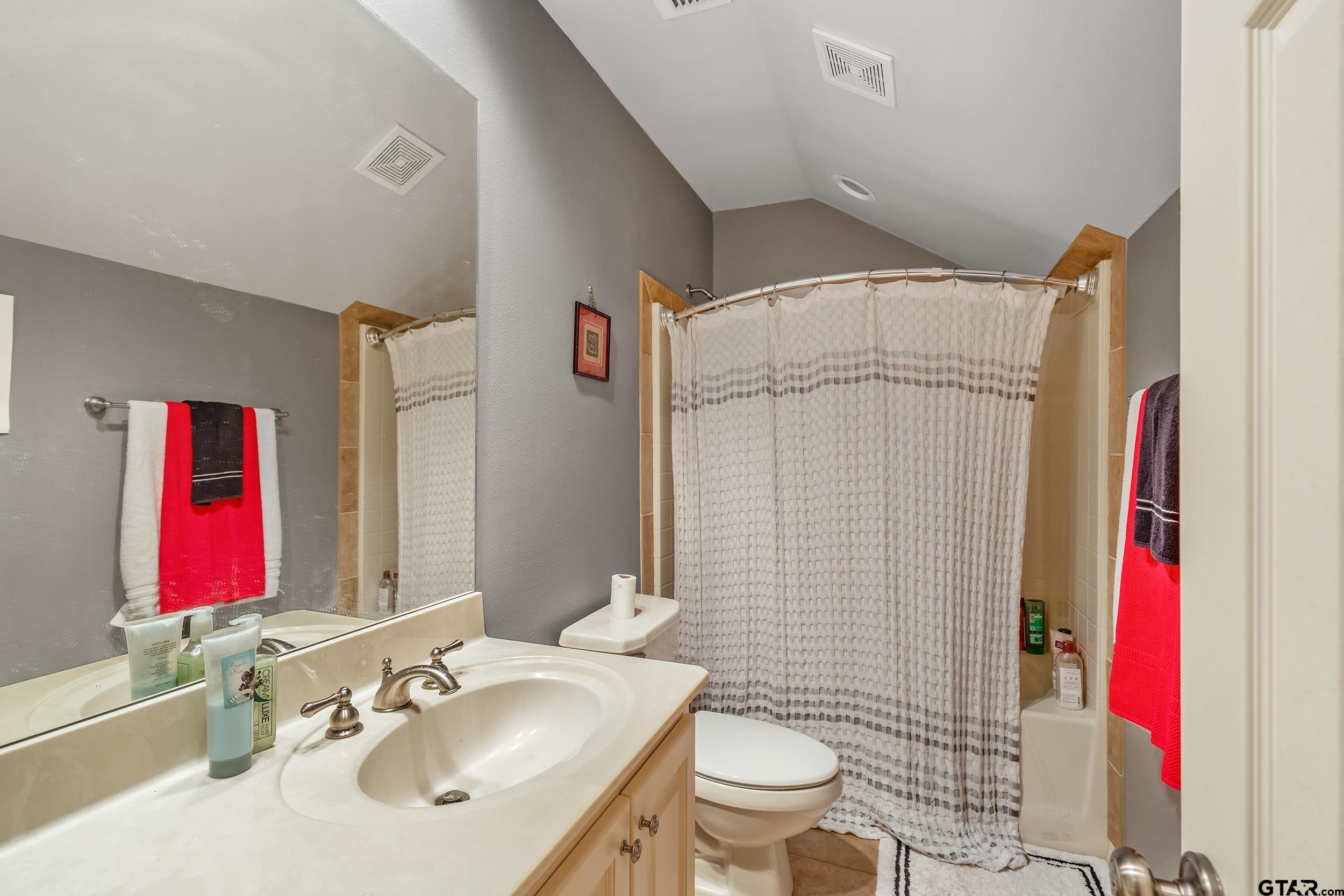2102 Holly Creek Dr