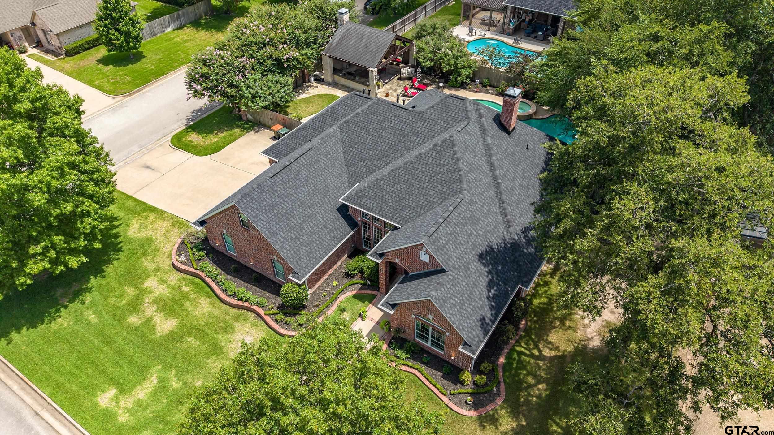 2102 Holly Creek Dr