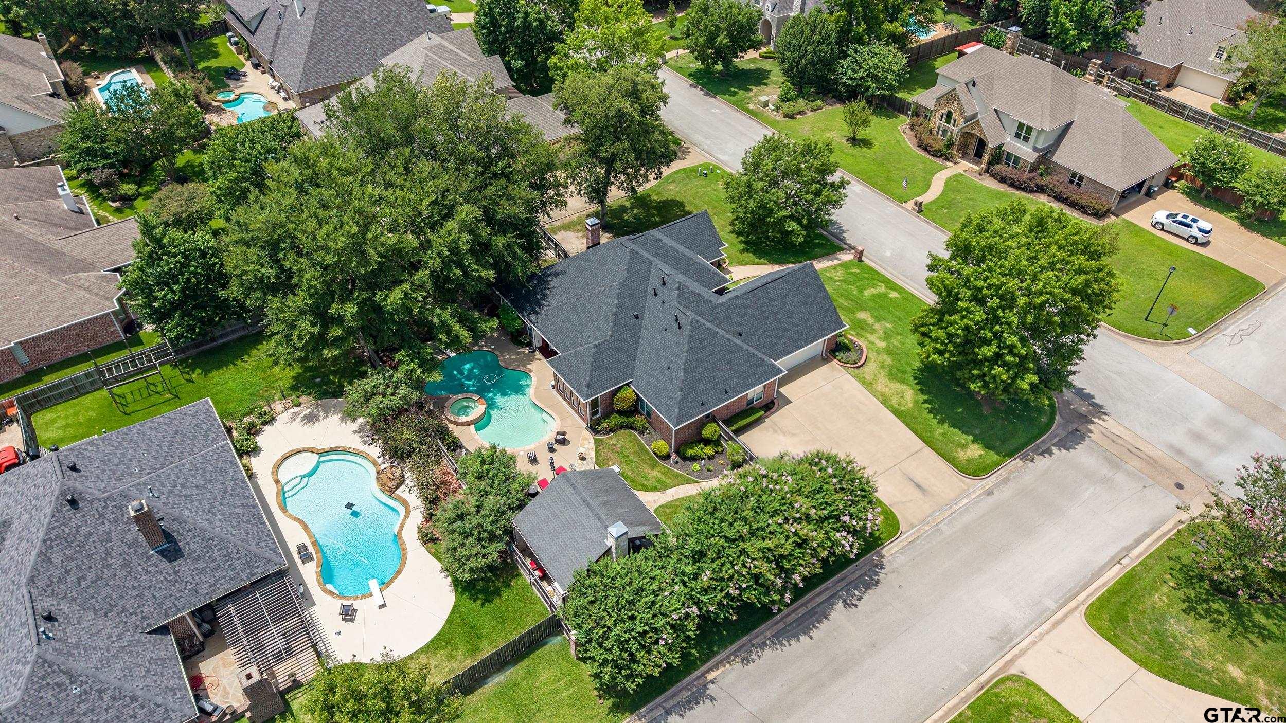 2102 Holly Creek Dr