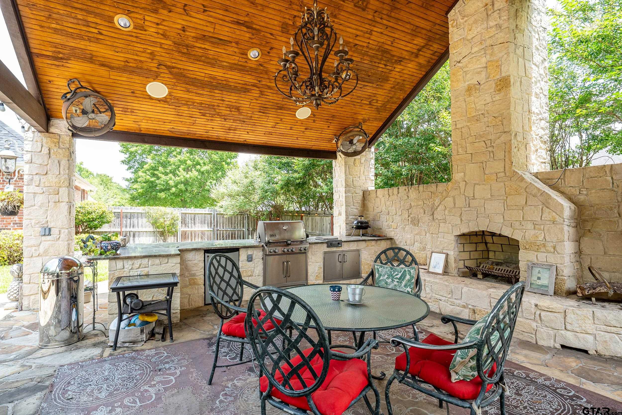 2102 Holly Creek Dr
