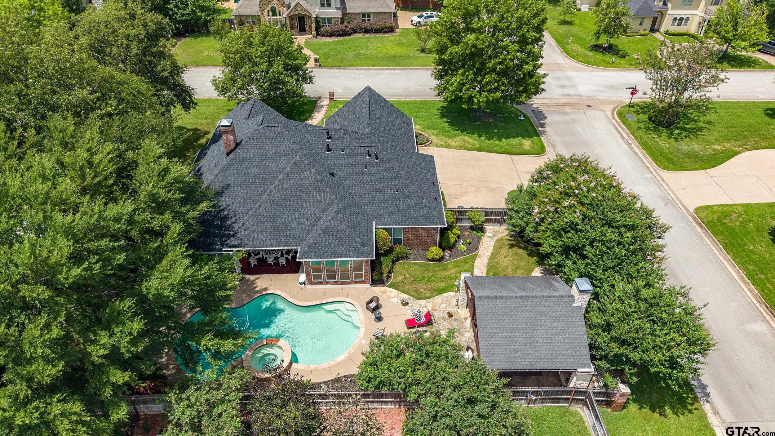2102 Holly Creek Dr