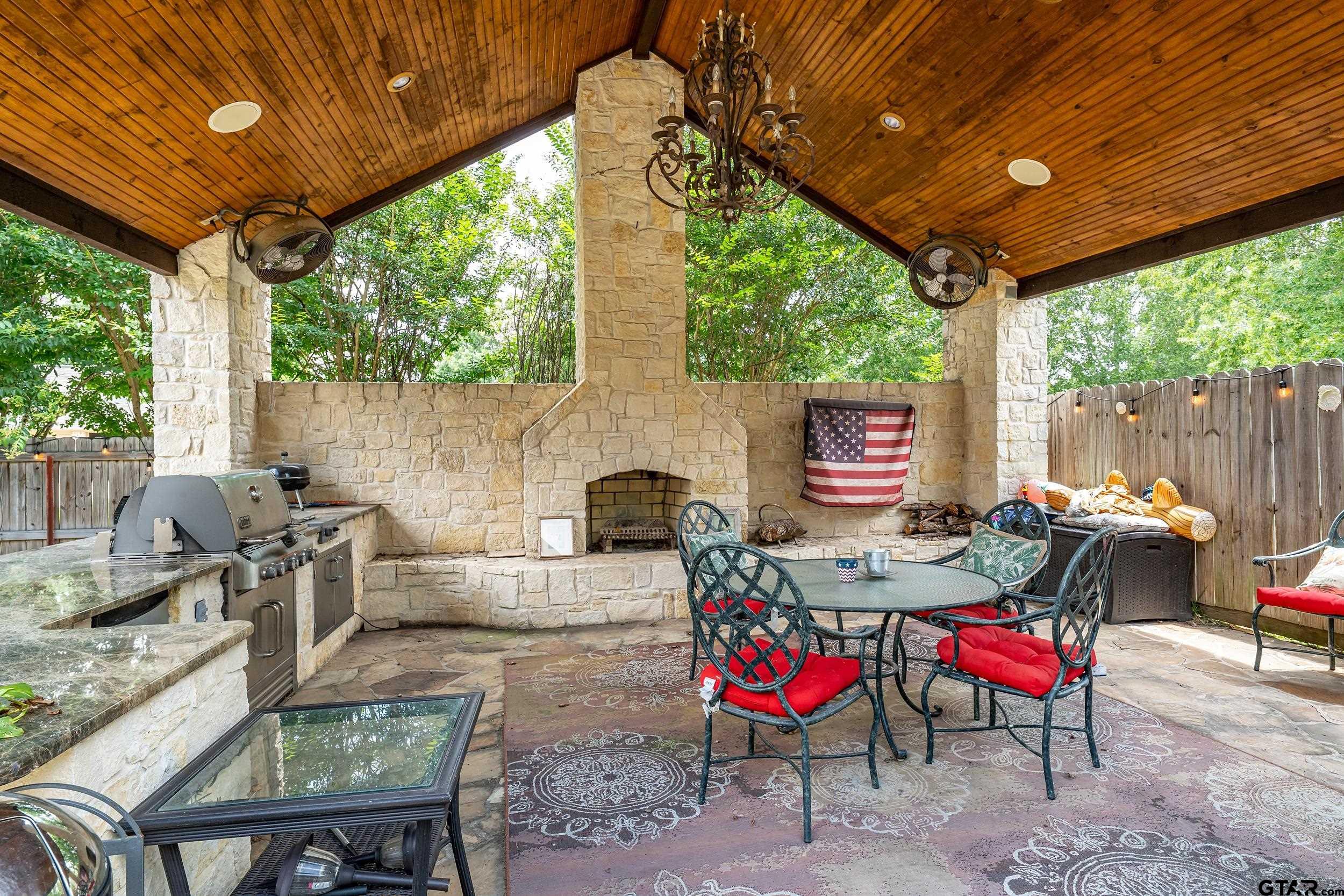 2102 Holly Creek Dr